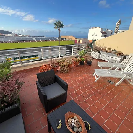 Cosy With Rooftop Terrace And Wifi